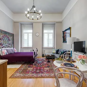 Bohemian In The Centre Apartment