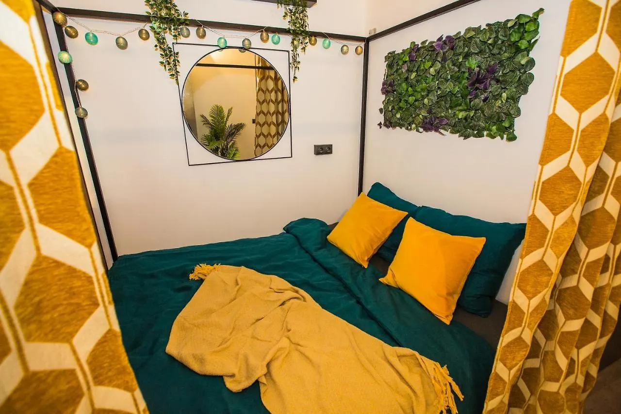 Happy Loft - Colorful Industrial Studio, Fast Internet, Near Main Station Budapest 0*,  Hungary