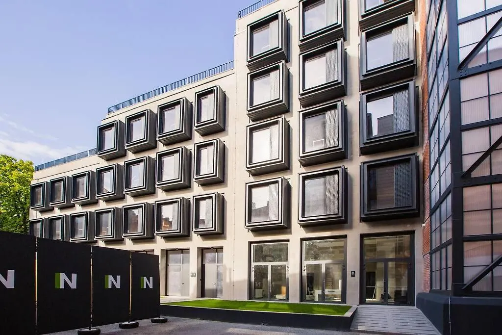 Happy Loft - Colorful Industrial Studio, Fast Internet, Near Main Station Budapest Apartment