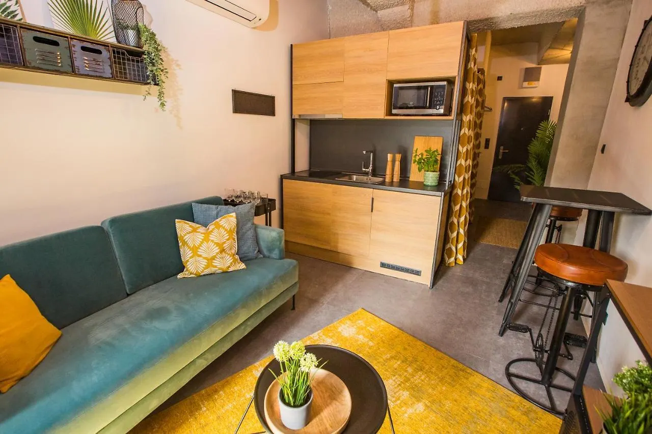 Happy Loft - Colorful Industrial Studio, Fast Internet, Near Main Station Budapest Hungary